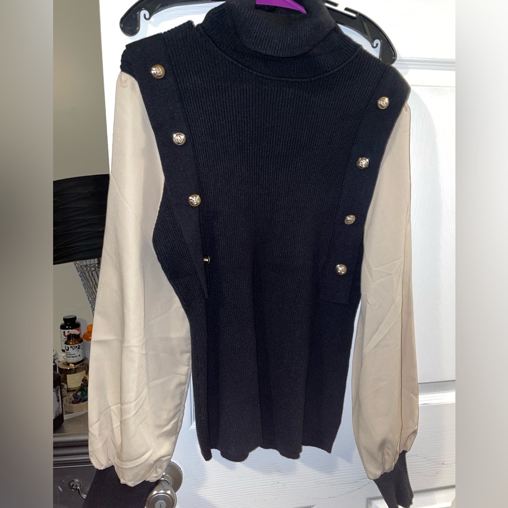 Cute turtleneck top very fashionable